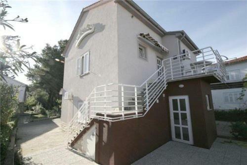 Apartmani Irena Jezevac Krk Town Exterior photo